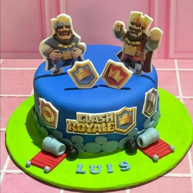 Pastel con temática de Clash Royale